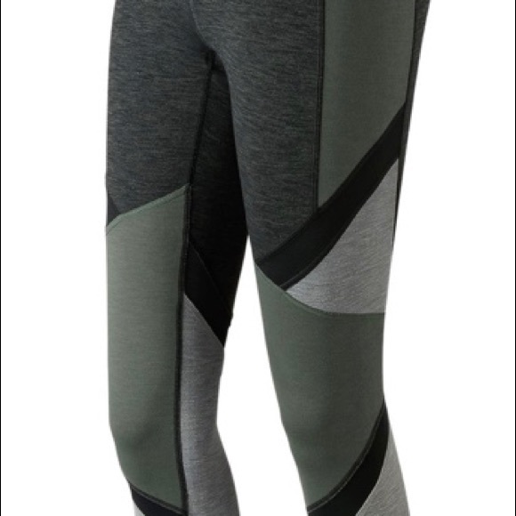 New Balance Title Nine Just Right Running Tight - Picture 8 of 10